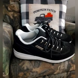Mens 9 Black and white Lugz like new